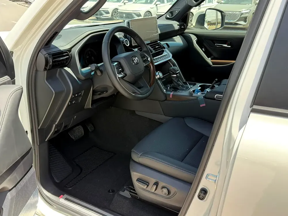 Toyota Land Cruiser GXR 2026  3.5L TT - GCC Specs - Brand New! - Image 8