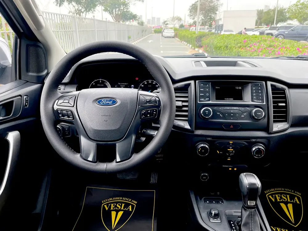 UNLIMITED KMS WARRANTY / 4WD + DIESEL + AUTOMATIC GEAR + CAMERA + CRUISE CONTROL + PARKING SENSORS - Image 12