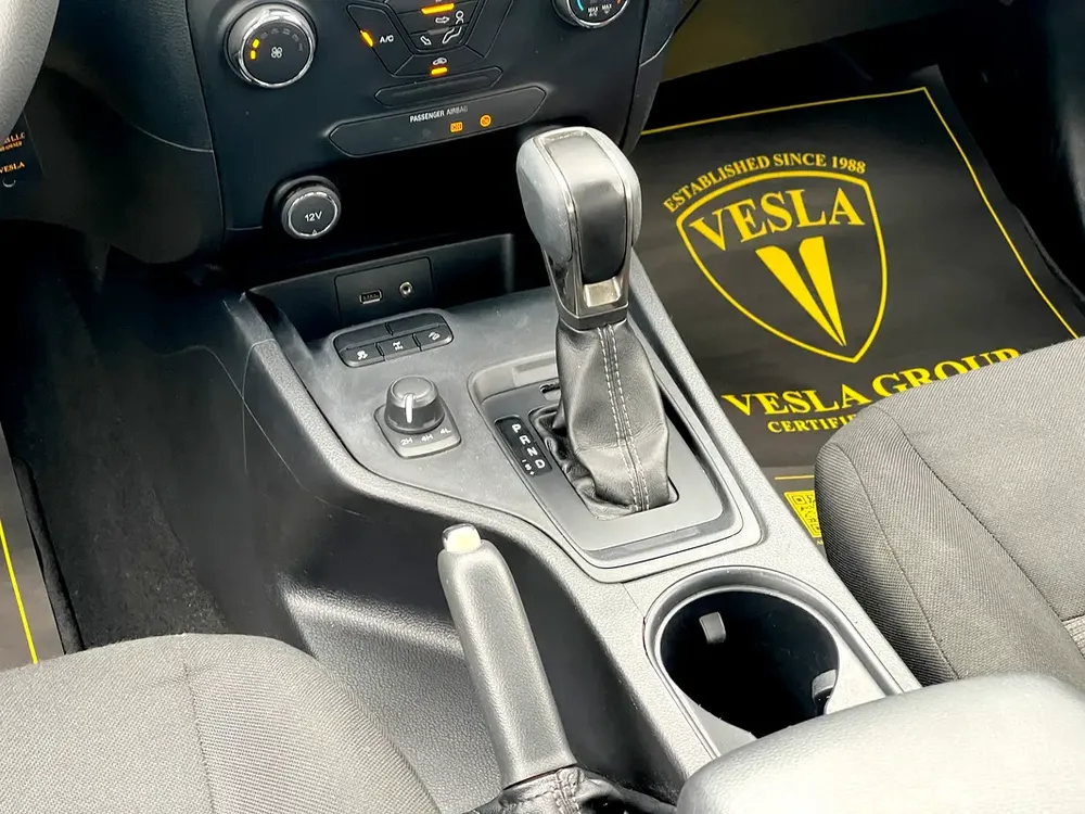 UNLIMITED KMS WARRANTY / 4WD + DIESEL + AUTOMATIC GEAR + CAMERA + CRUISE CONTROL + PARKING SENSORS - Image 13
