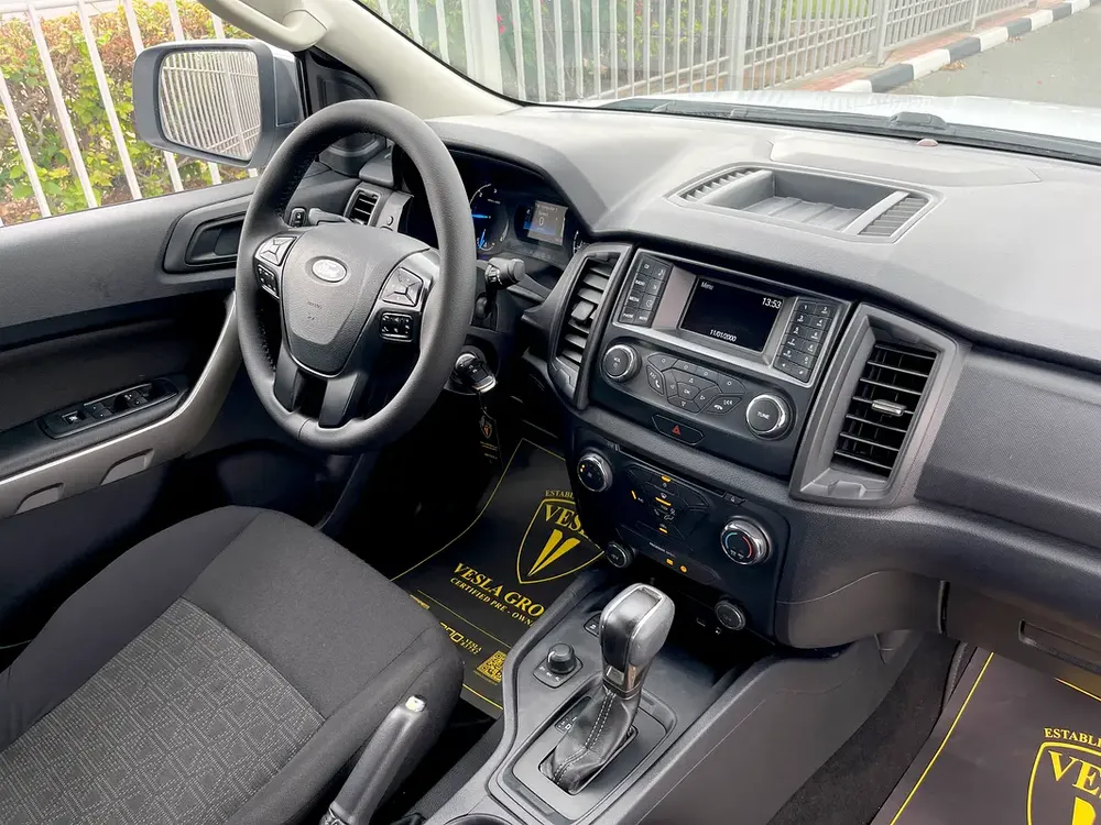 UNLIMITED KMS WARRANTY / 4WD + DIESEL + AUTOMATIC GEAR + CAMERA + CRUISE CONTROL + PARKING SENSORS - Image 15