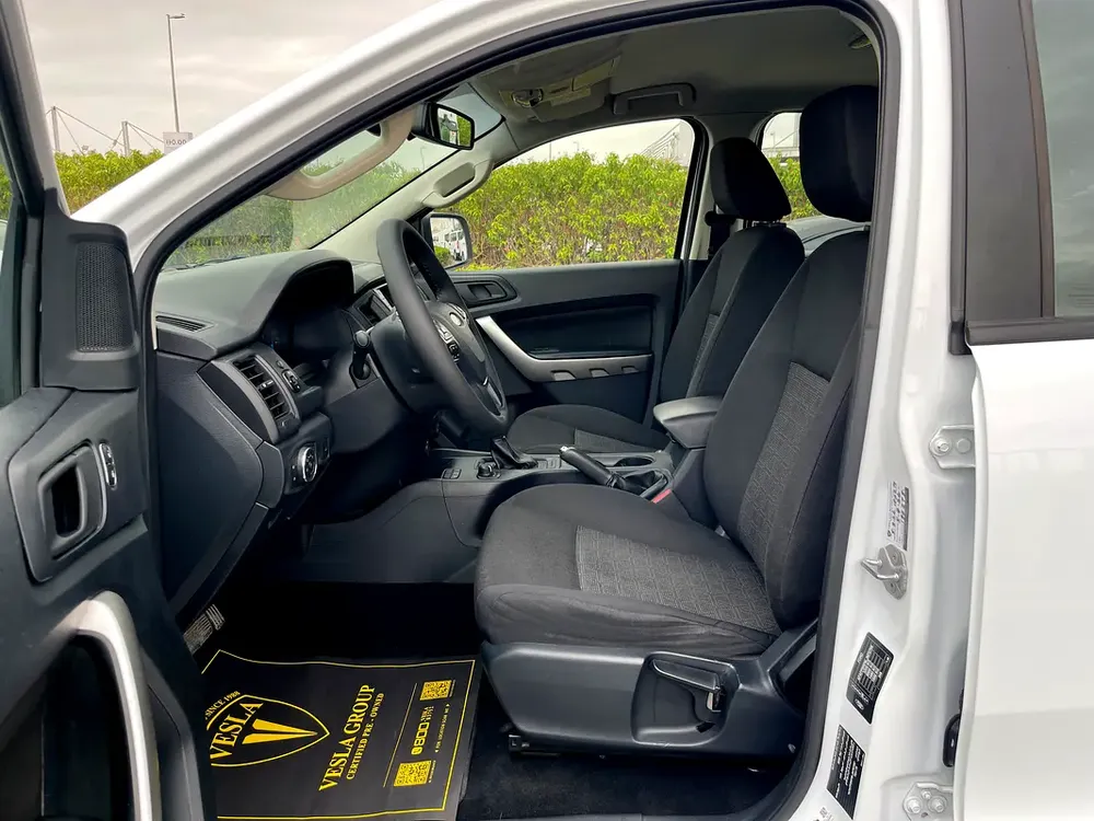 UNLIMITED KMS WARRANTY / 4WD + DIESEL + AUTOMATIC GEAR + CAMERA + CRUISE CONTROL + PARKING SENSORS - Image 16