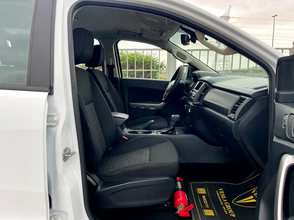 UNLIMITED KMS WARRANTY / 4WD + DIESEL + AUTOMATIC GEAR + CAMERA + CRUISE CONTROL + PARKING SENSORS - Image 17