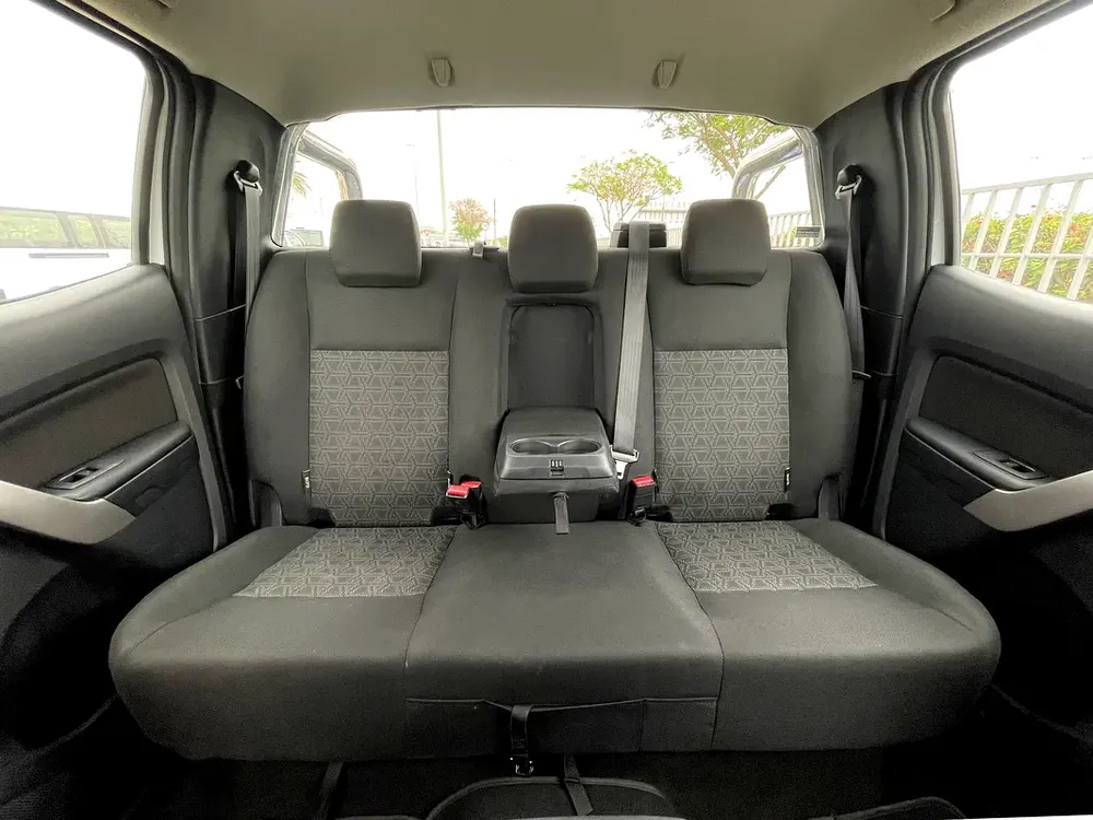 UNLIMITED KMS WARRANTY / 4WD + DIESEL + AUTOMATIC GEAR + CAMERA + CRUISE CONTROL + PARKING SENSORS - Image 19