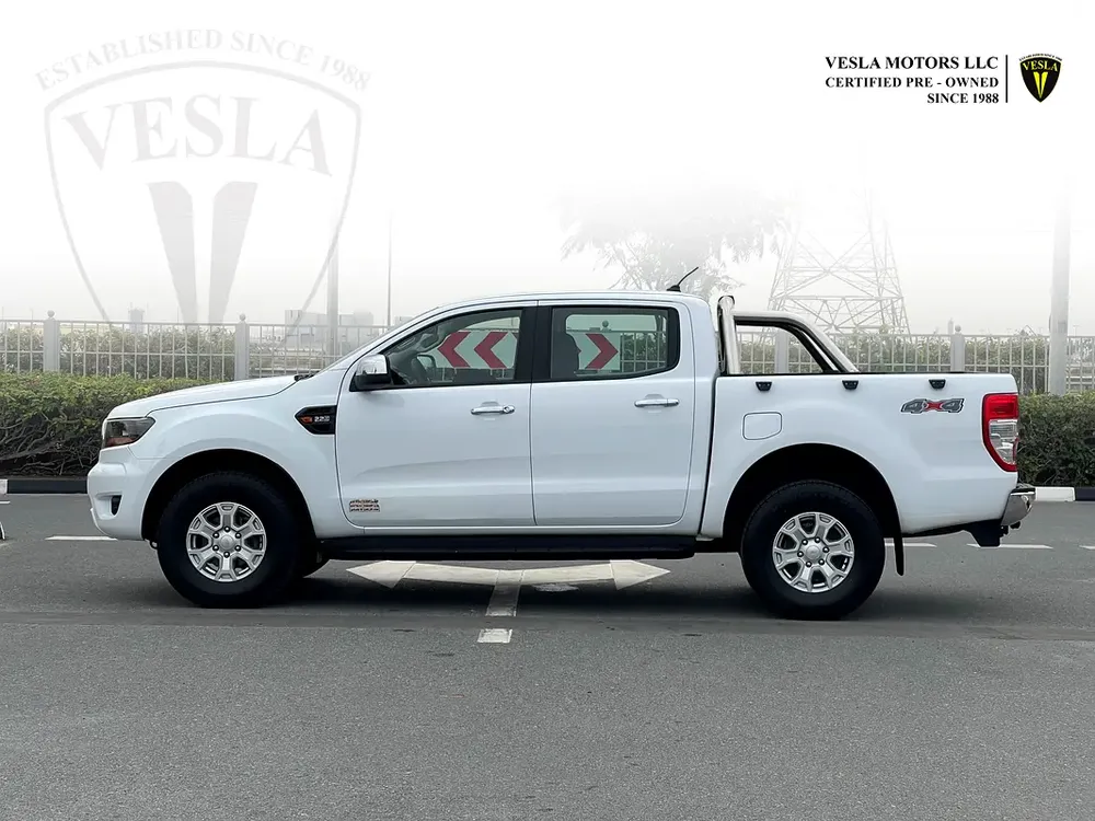 UNLIMITED KMS WARRANTY / 4WD + DIESEL + AUTOMATIC GEAR + CAMERA + CRUISE CONTROL + PARKING SENSORS - Image 4