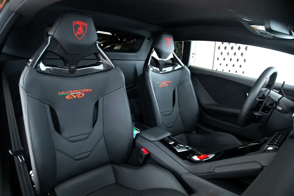 HURACAN EVO | FLUO CAPSULE | CARBON INTERIOR | MATT ORANGE | WARRANTY AVAILABLE - Image 15