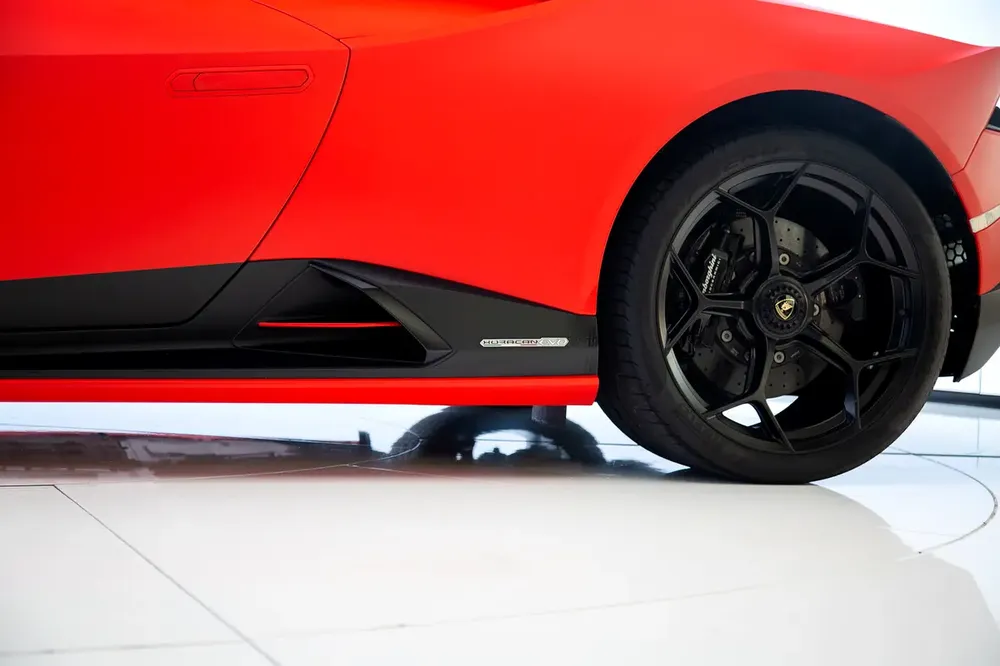 HURACAN EVO | FLUO CAPSULE | CARBON INTERIOR | MATT ORANGE | WARRANTY AVAILABLE - Image 7