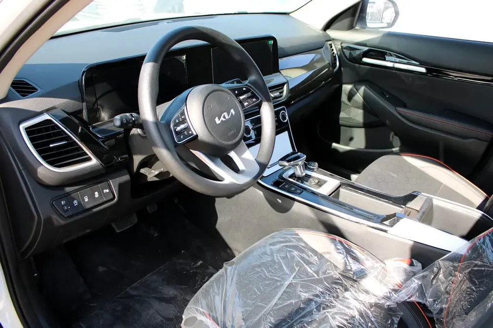 Kia Seltos 2025 Chinese Specs Base Model - Image 7