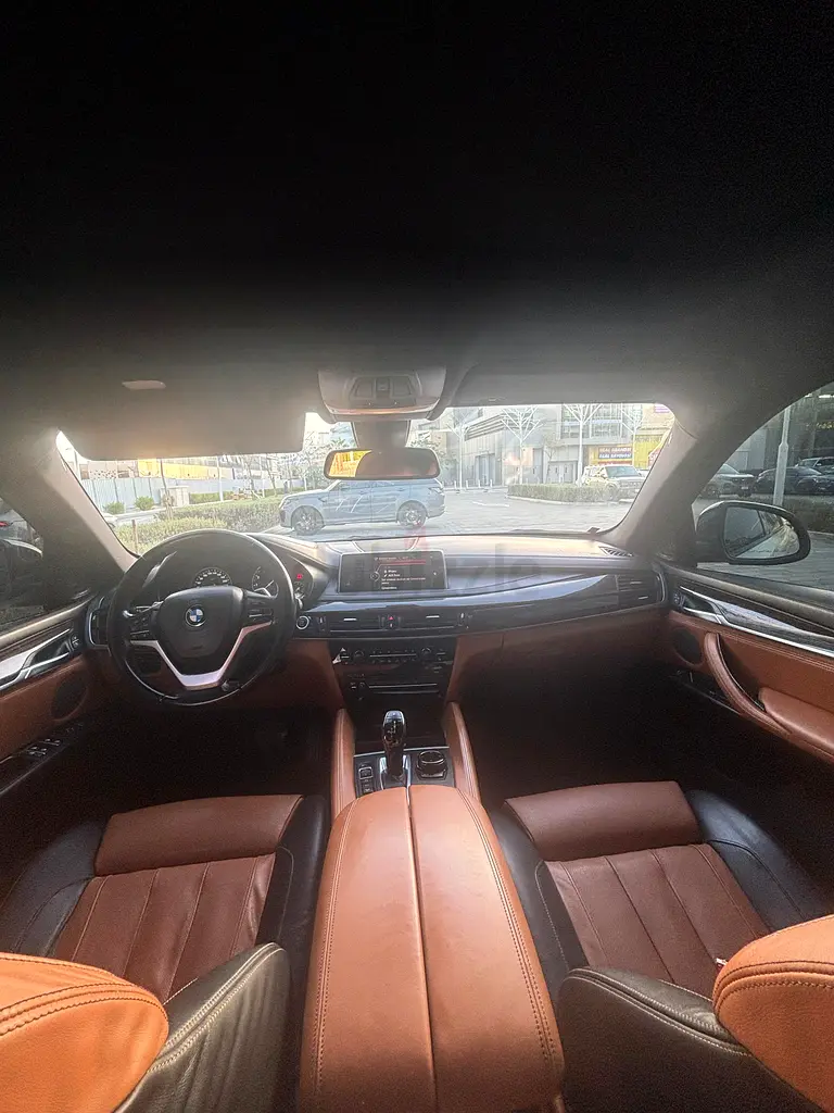 BMW X6 xDrive50i GCC Low Mileage Super Clean Car - Image 10