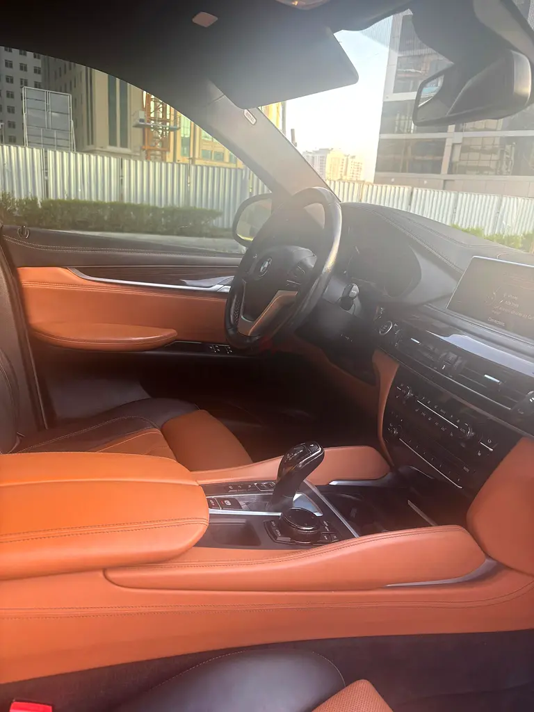 BMW X6 xDrive50i GCC Low Mileage Super Clean Car - Image 12