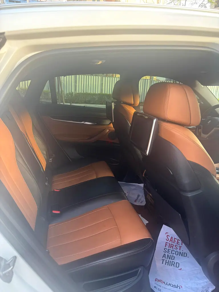BMW X6 xDrive50i GCC Low Mileage Super Clean Car - Image 14