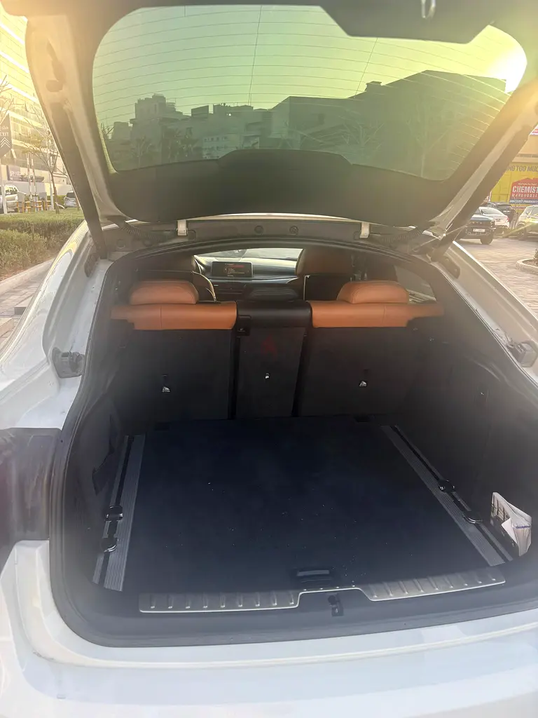 BMW X6 xDrive50i GCC Low Mileage Super Clean Car - Image 15