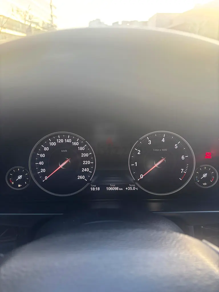 BMW X6 xDrive50i GCC Low Mileage Super Clean Car - Image 17