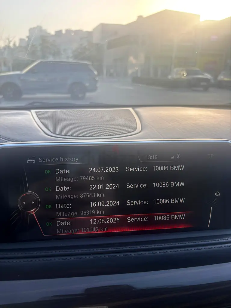 BMW X6 xDrive50i GCC Low Mileage Super Clean Car - Image 18
