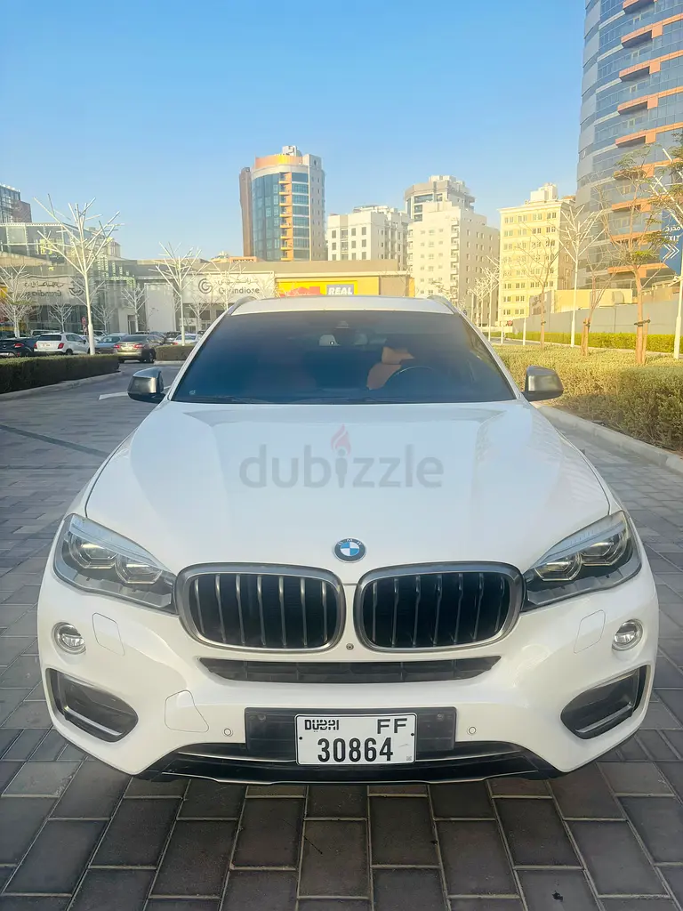 BMW X6 xDrive50i GCC Low Mileage Super Clean Car - Image 8