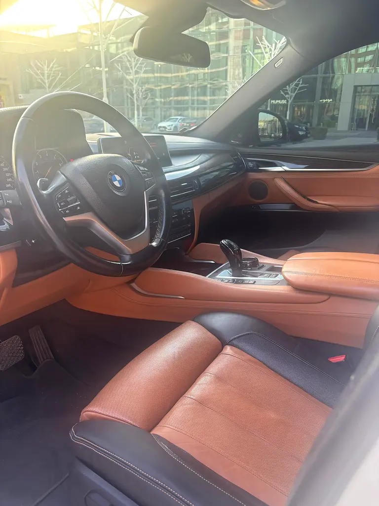 BMW X6 xDrive50i GCC Low Mileage Super Clean Car - Image 9
