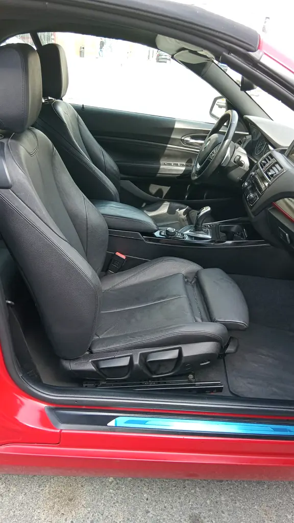 BMW 2-Series 220i Convertible 2016 - GCC Specs - Lady Driven - Image 13