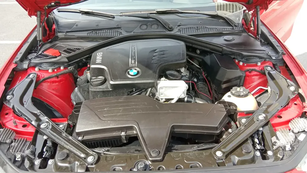 BMW 2-Series 220i Convertible 2016 - GCC Specs - Lady Driven - Image 18
