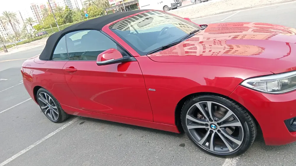 BMW 2-Series 220i Convertible 2016 - GCC Specs - Lady Driven - Image 5