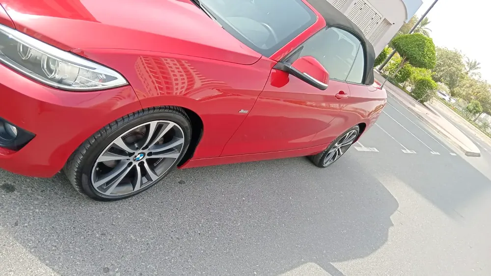 BMW 2-Series 220i Convertible 2016 - GCC Specs - Lady Driven - Image 6