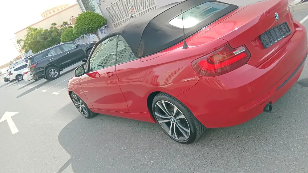 BMW 2-Series 220i Convertible 2016 - GCC Specs - Lady Driven - Image 7