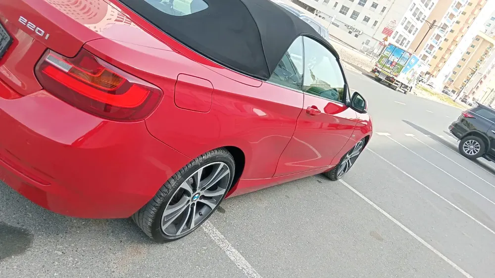 BMW 2-Series 220i Convertible 2016 - GCC Specs - Lady Driven - Image 8