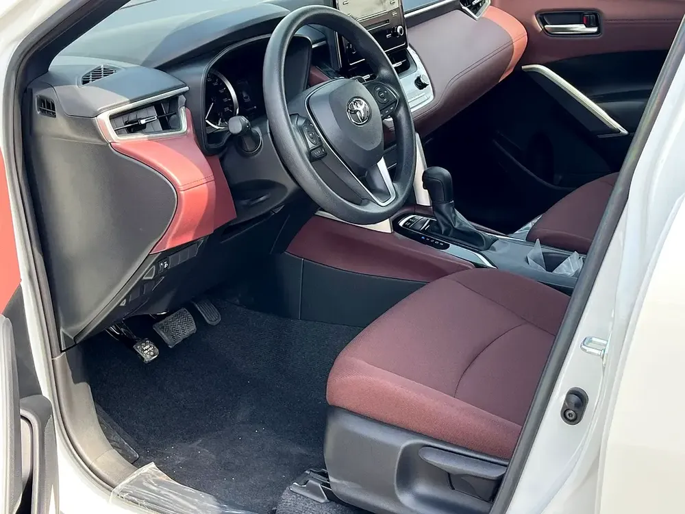Toyota Crolla Cross 2024 GCC 1.8 Hybrid - Image 12