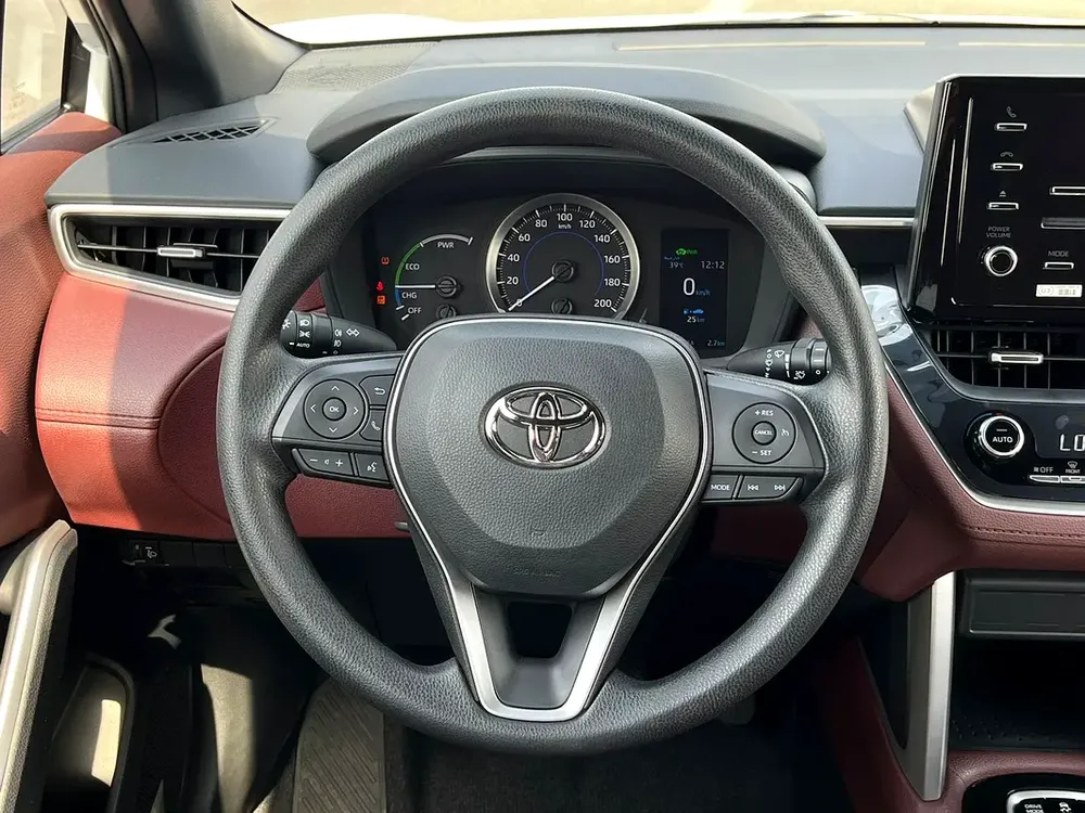 Toyota Crolla Cross 2024 GCC 1.8 Hybrid - Image 13