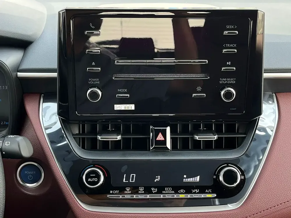 Toyota Crolla Cross 2024 GCC 1.8 Hybrid - Image 15