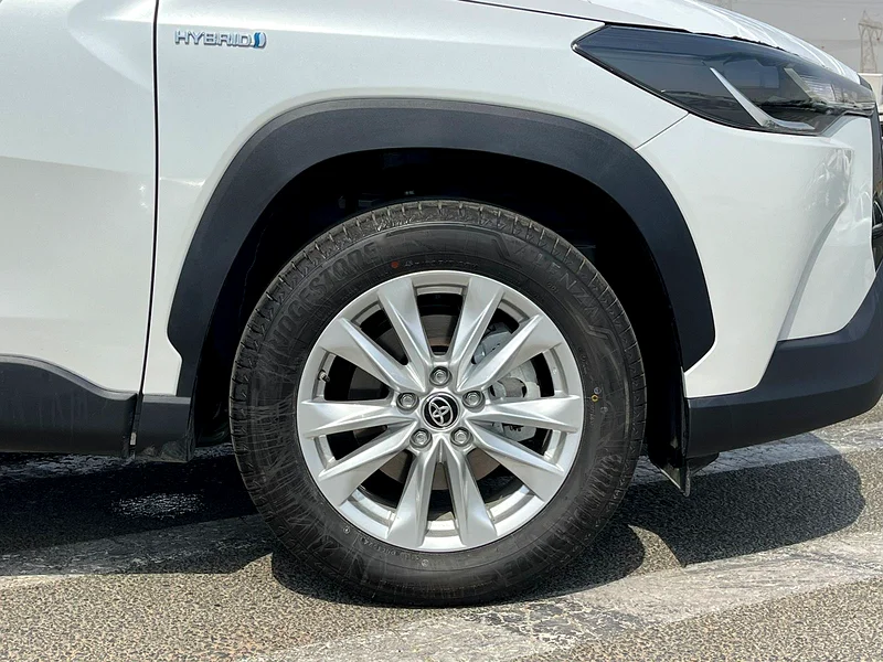 Toyota Crolla Cross 2024 GCC 1.8 Hybrid - Image 16