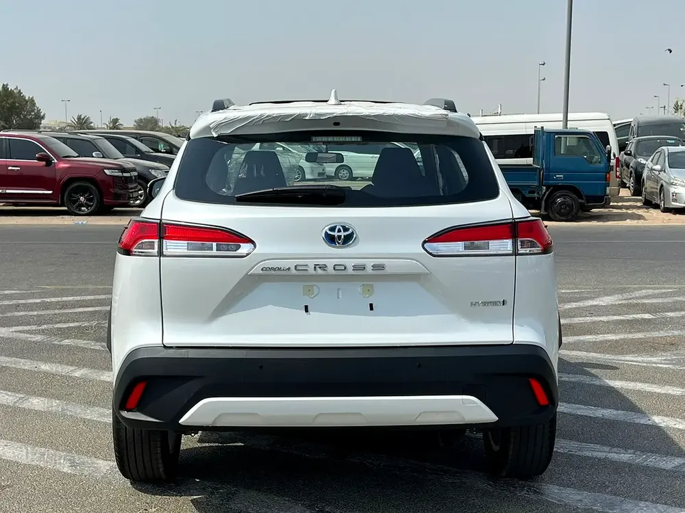 Toyota Crolla Cross 2024 GCC 1.8 Hybrid - Image 6