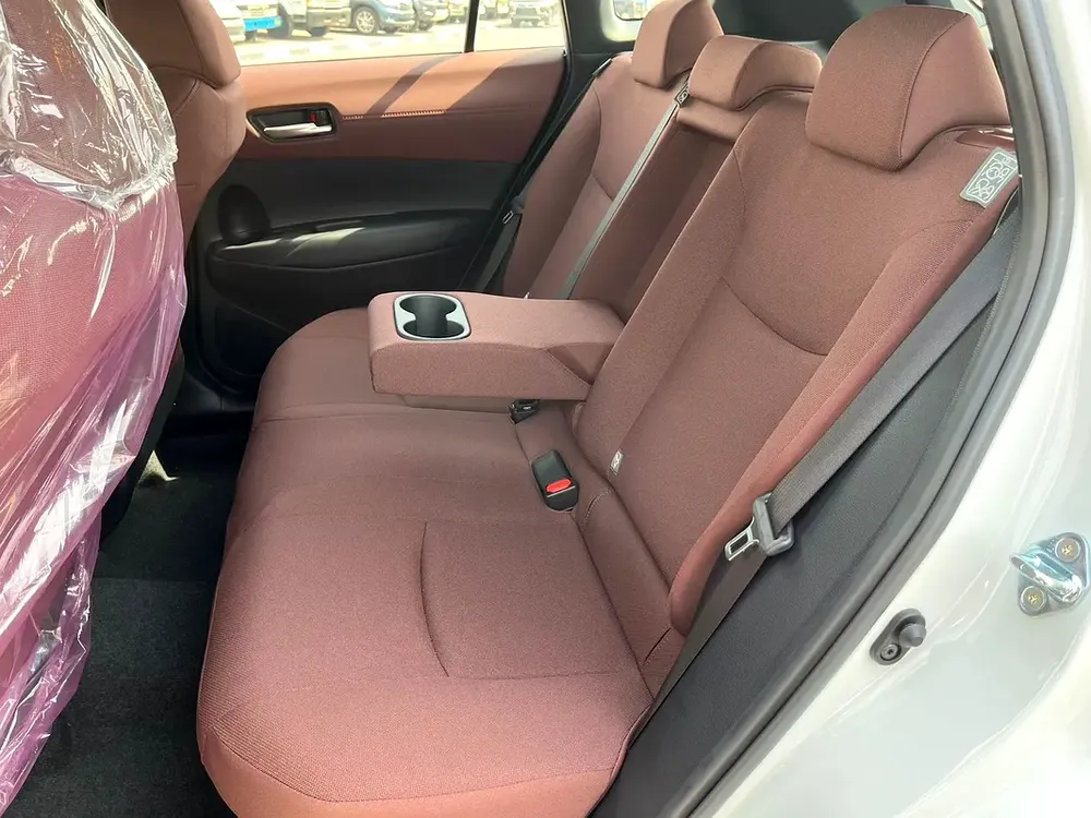 Toyota Crolla Cross 2024 GCC 1.8 Hybrid - Image 8