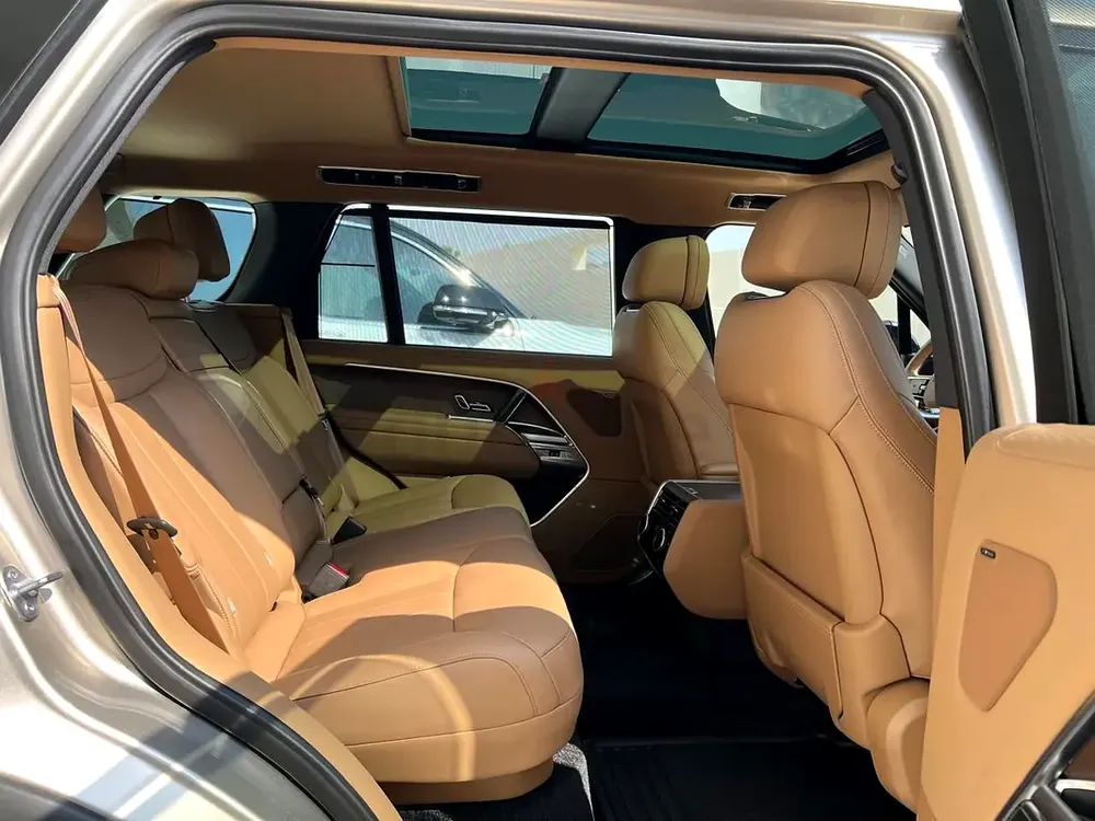 2023 Land Rover Range Rover HSE LWB P530 | GCC Specs | Pristine Condition - Image 9