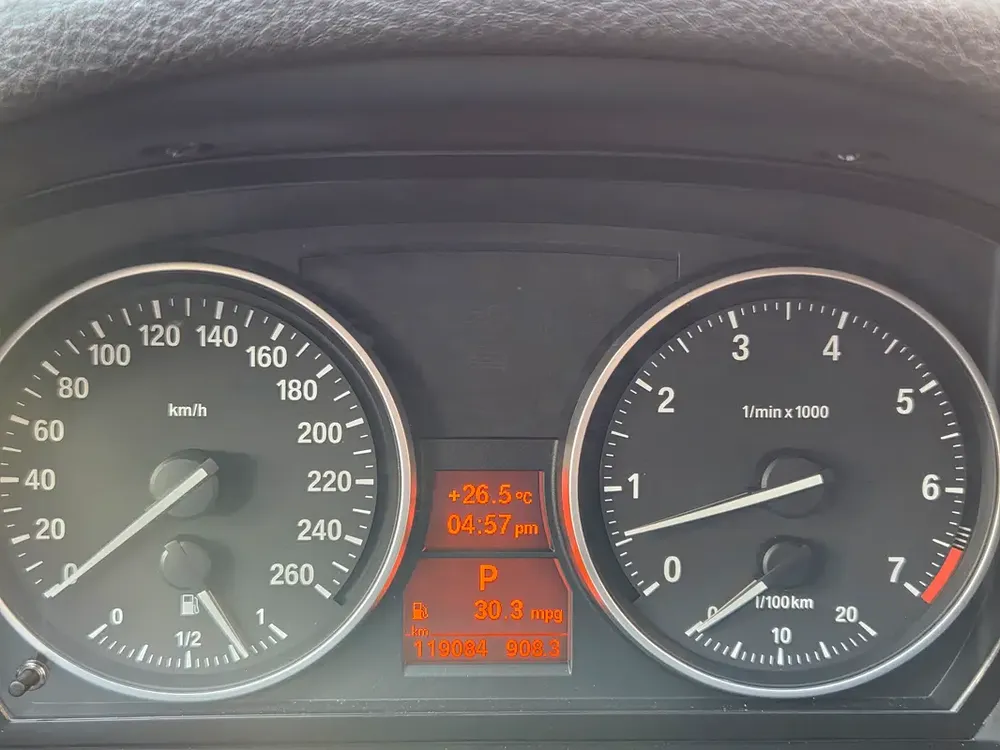 2015 BMW X1 SDrive18i #GCC GOOD CONDITION - Image 7