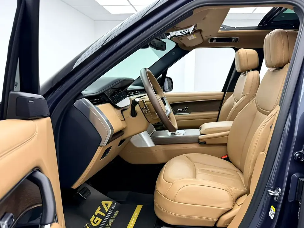 2025 Range Rover SE P360, 2030 RR Warranty + Service Pack, Full RR Service History, Very Low Km, GCC - Image 8