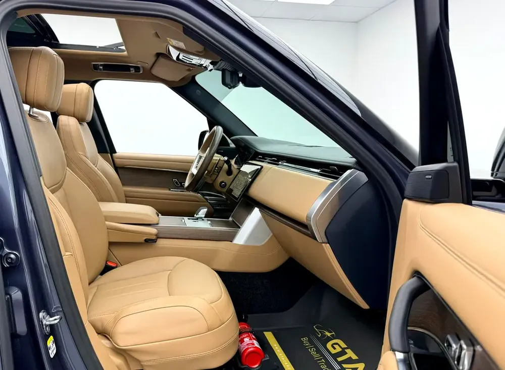 2025 Range Rover SE P360, 2030 RR Warranty + Service Pack, Full RR Service History, Very Low Km, GCC - Image 9