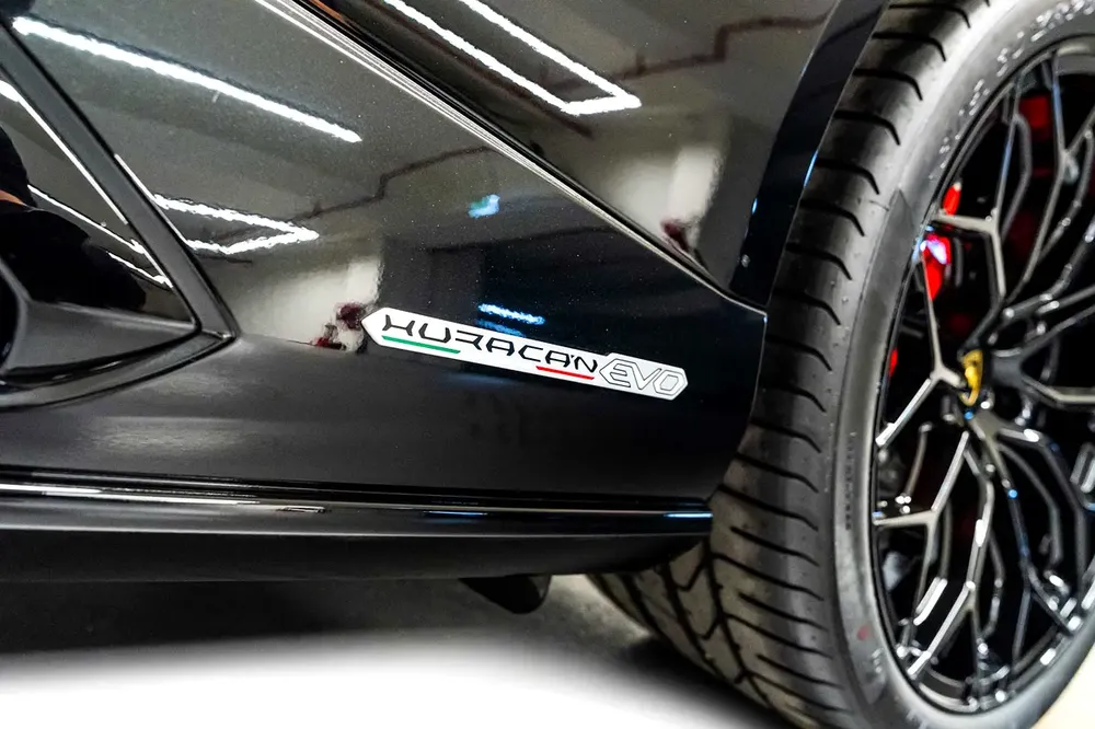 Lamborghini Huracan Evo Spyder - Brand New - Image 17