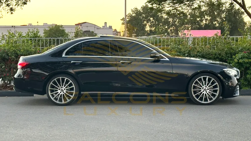 Mercedes Benz E300 2022 GCC FULL SERVICE HISTORY AMG Package Agency Warranty 2027 - Image 4