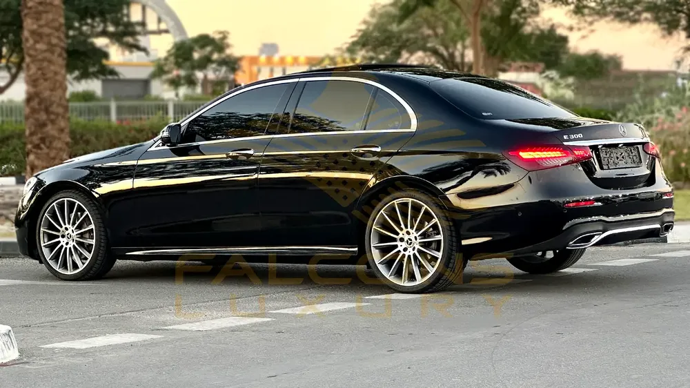 Mercedes Benz E300 2022 GCC FULL SERVICE HISTORY AMG Package Agency Warranty 2027 - Image 5