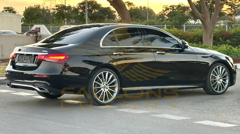 Mercedes Benz E300 2022 GCC FULL SERVICE HISTORY AMG Package Agency Warranty 2027 - Image 6