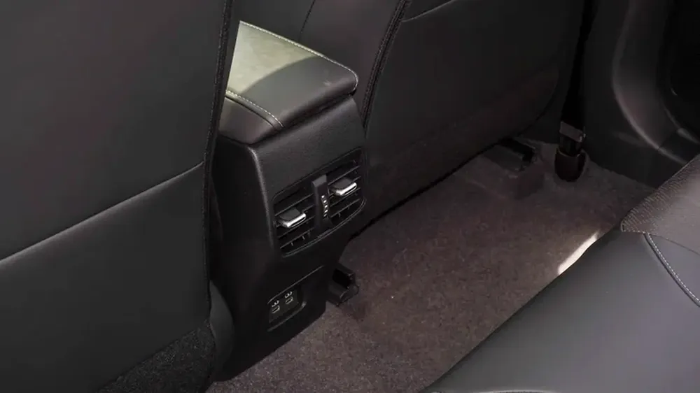 TOYOTA COROLLA 1.8 HYBRID - Image 11