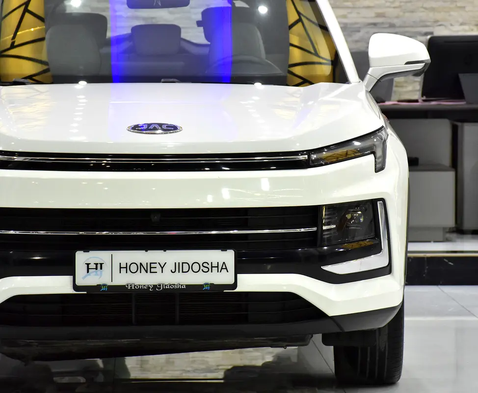 AED 571 EMi for 5Yrs | JAC JS4 1.5T ( 2023 Model ) in White Color GCC Specs - Image 4