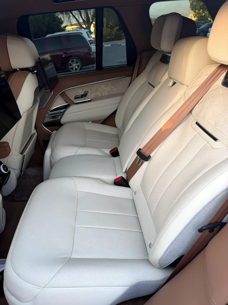 2024 Land Rover Range Rover SV Autobiography | GCC | Warranty - Image 19