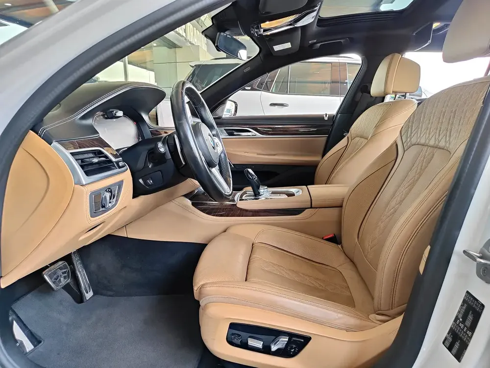 AED 2,850 P.M | 2021 BMW 730LI M-SPORT | PREMIUM WARRANTY | FULLY LOADED | ORIGINAL PAINT | GCC - Image 13