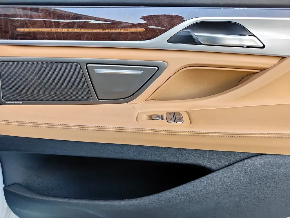 AED 2,850 P.M | 2021 BMW 730LI M-SPORT | PREMIUM WARRANTY | FULLY LOADED | ORIGINAL PAINT | GCC - Image 14