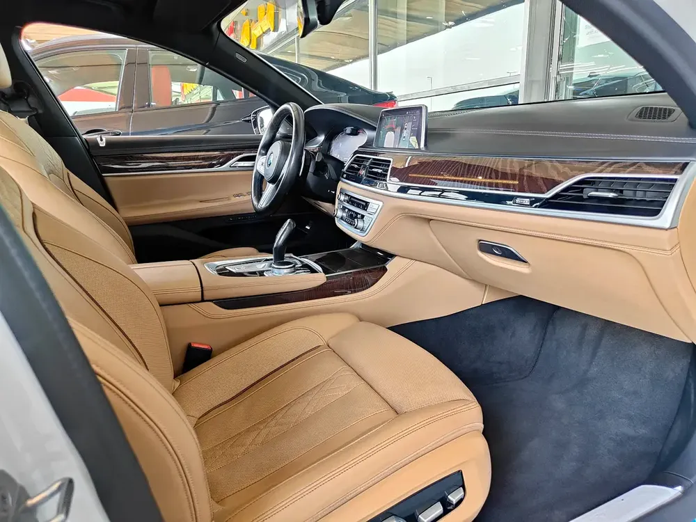 AED 2,850 P.M | 2021 BMW 730LI M-SPORT | PREMIUM WARRANTY | FULLY LOADED | ORIGINAL PAINT | GCC - Image 15