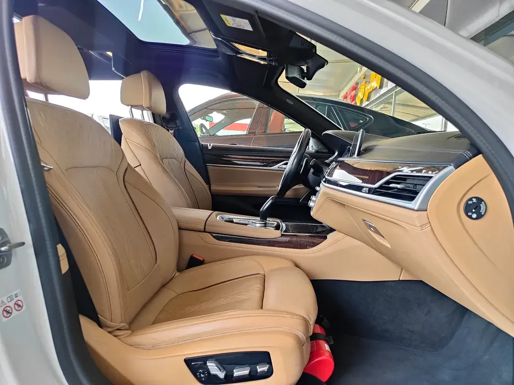 AED 2,850 P.M | 2021 BMW 730LI M-SPORT | PREMIUM WARRANTY | FULLY LOADED | ORIGINAL PAINT | GCC - Image 16