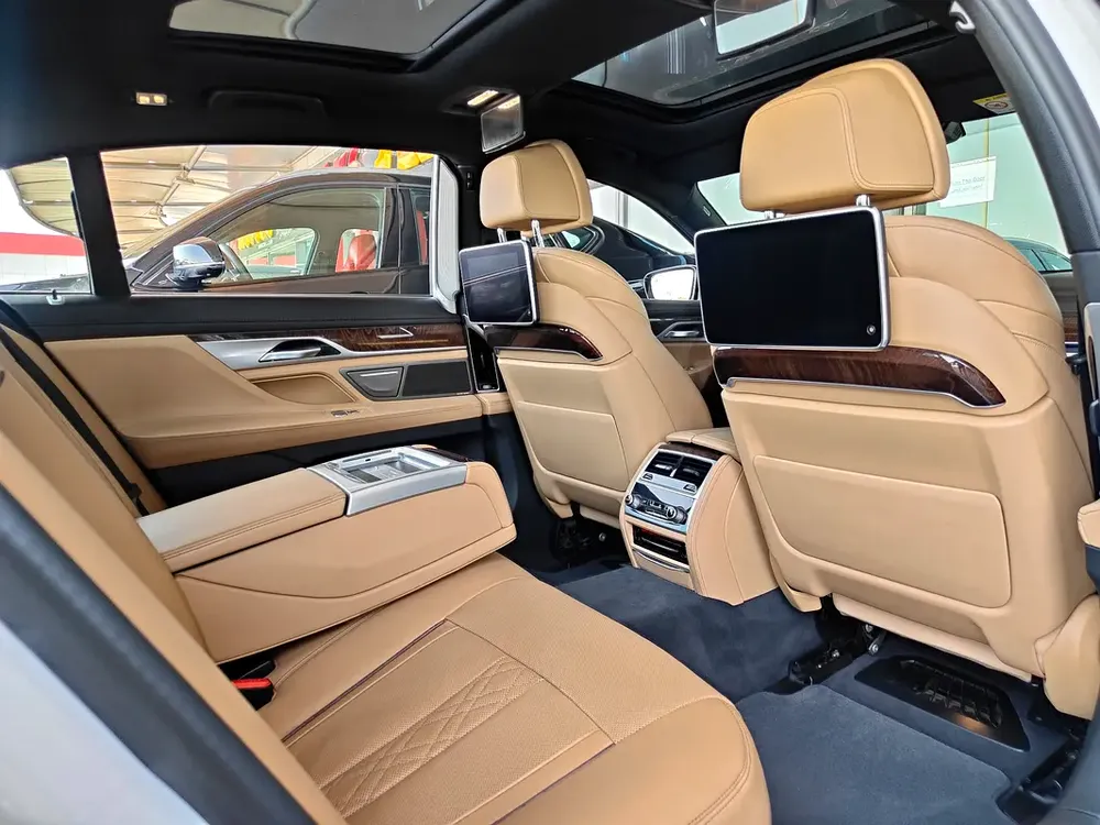 AED 2,850 P.M | 2021 BMW 730LI M-SPORT | PREMIUM WARRANTY | FULLY LOADED | ORIGINAL PAINT | GCC - Image 19