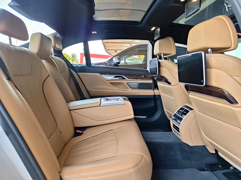AED 2,850 P.M | 2021 BMW 730LI M-SPORT | PREMIUM WARRANTY | FULLY LOADED | ORIGINAL PAINT | GCC - Image 20