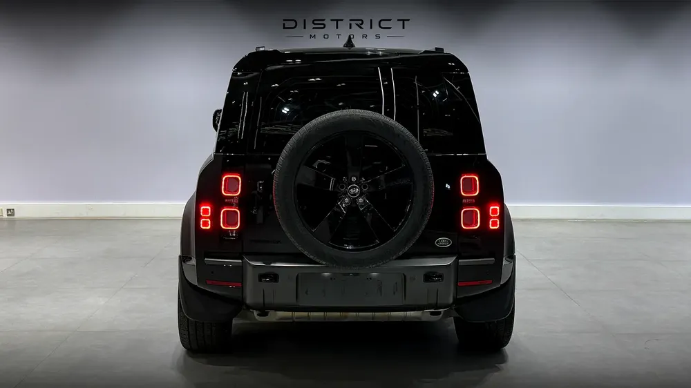 2023 Land Rover Defender 110 HSE (P400) GCC Specs - Pristine Condition - Image 16