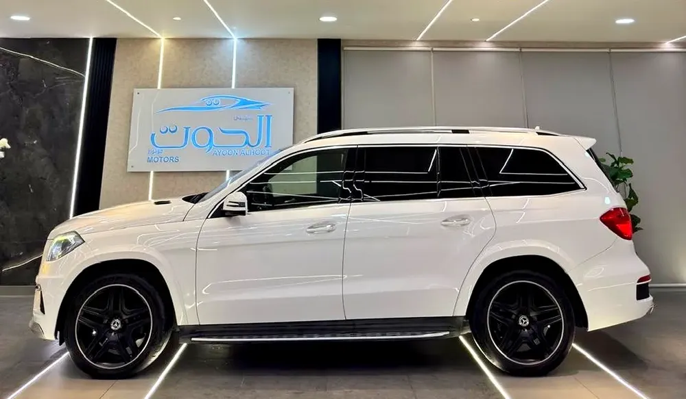 AMG VIP Mercedes-Benz GL 500 4matic || TOP OPTIONS || FREE ACCIDENT || GCC || LOW MILEAGE - Image 10